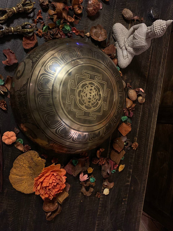 Фото Поющая чаша кованая Yogini SB-YOG 32  соль