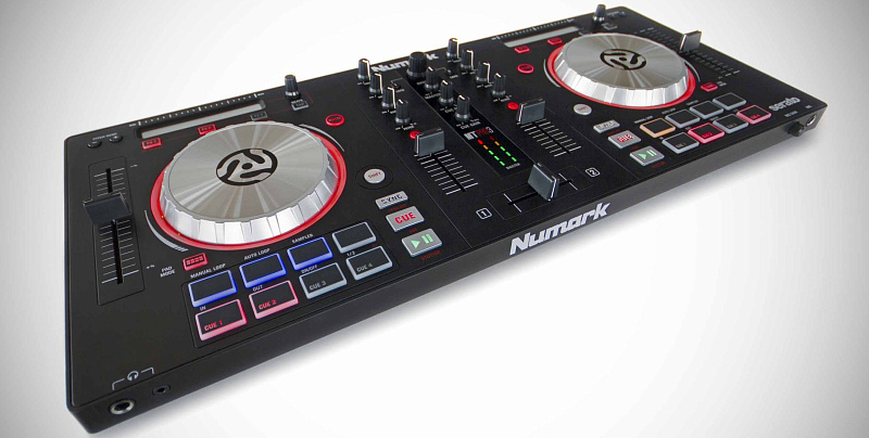 Фото NUMARK MixTrack Pro III, USB DJ-контроллер, ПО Serato DJ